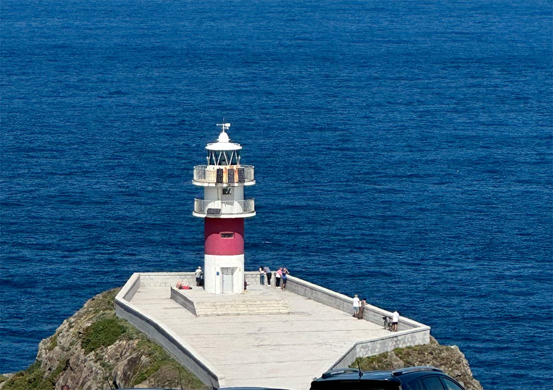 Faro de Cabo Ortegal en Cariño con vistas al océano Atlántico en la costa norte de Galicia